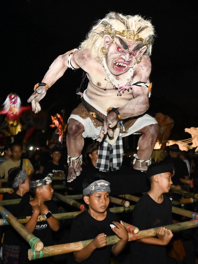 Potret Arak-arakan Ogoh-Ogoh Jelang Hari Raya Nyepi