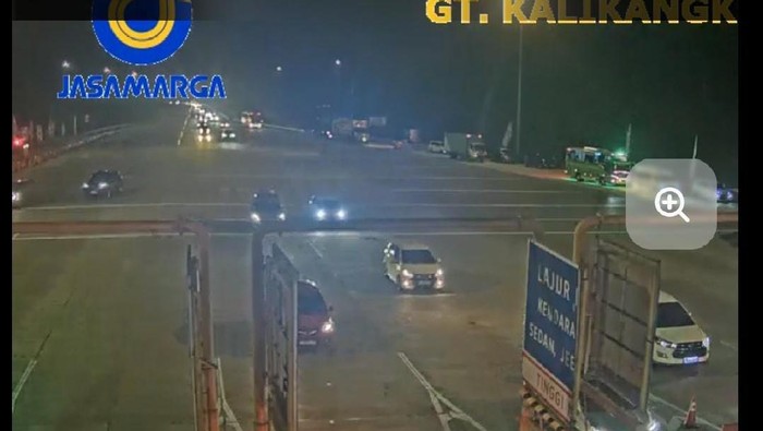 Rekaman CCTV GT Kalikangkung Selasa 17 Maret 2026 pukul 23.50 WIB.