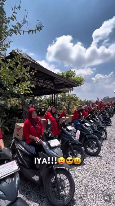 Salut! Restoran Bebek di Sukoharjo Bagi-bagi THR 29 Motor untuk Karyawan
