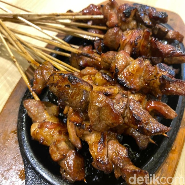 Sedapnya Makan Sate Kambing Muda Langganan Pejabat di Tegal