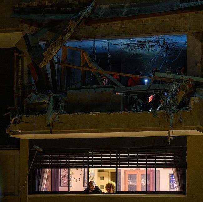 Serangan Rudal Iran Hantam Pinggiran Tel Aviv