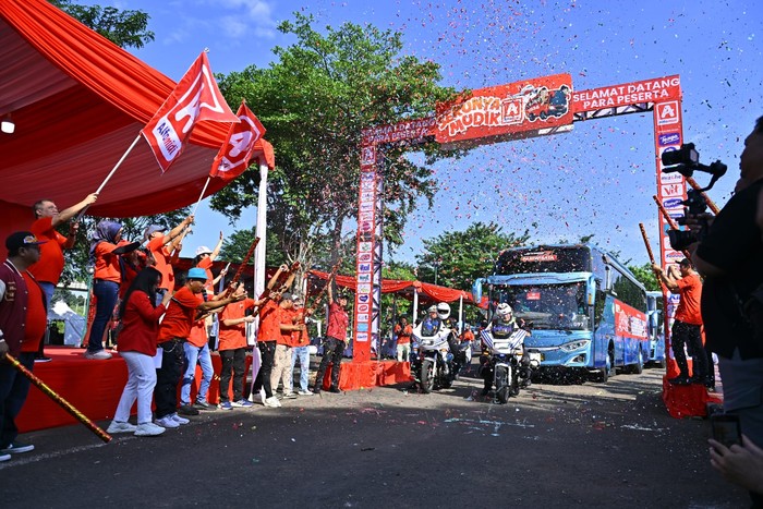 Serunya Mudik Gratis Member Alfamidi Berangkatkan 1.250 Pemudik