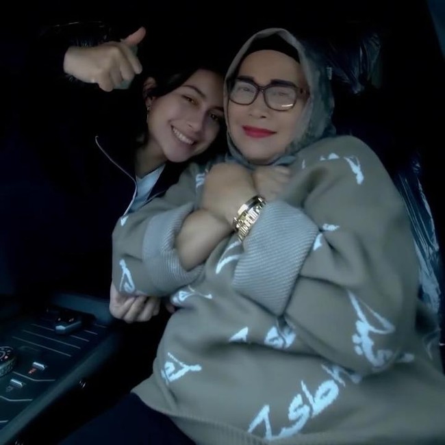 Masyaallah... Sintya Marisca Kasih Mobil Gagah ke Ibu