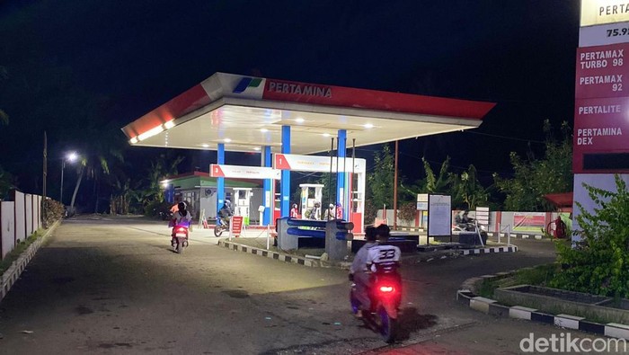 SPBU di Desa Mamminasae, Kecamatan Lamuru tampak sepi karena kekosongan pertalite dan solar.