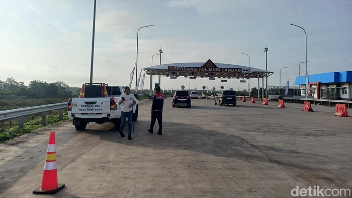 Suasana arus mudik di Tol Palembang-Betung, Banyuasin ramai lancar.