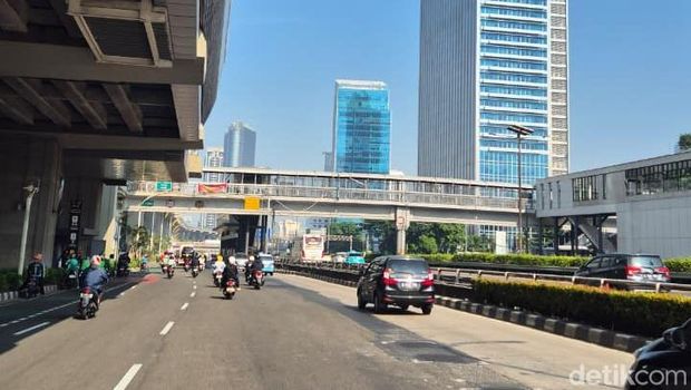 Suasana di sekitar Pancoran, Jakarta Selatan pada Rabu (18/3) pagi