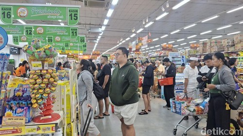 Suasana salah satu supermarket di Denpasar menjelang hari raya Nyepi, Rabu (18/3/2026). (Fabiola Dianira)