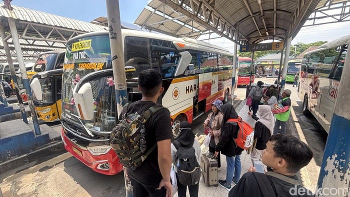 Suasana Terminal Purabaya H-2 Lebaran