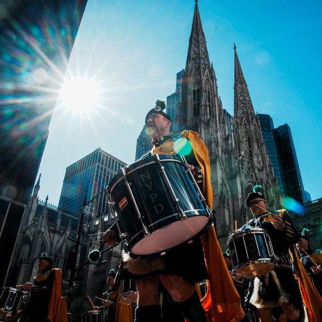 Tradisi Irlandia Meriahkan Jalanan New York Lewat Parade Akbar