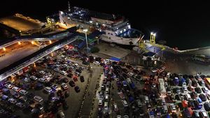 Arus Mudik Meningkat, Ribuan Kendaraan Padati Pelabuhan Merak