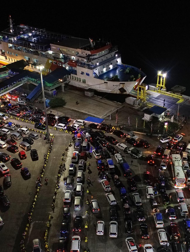 Arus Mudik Meningkat, Ribuan Kendaraan Padati Pelabuhan Merak