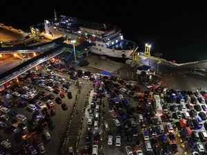 Arus Mudik Meningkat, Ribuan Kendaraan Padati Pelabuhan Merak