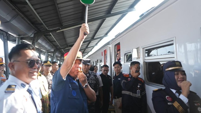 Wagub Sumsel melepas mudik gratis di Stasiun Kertapati