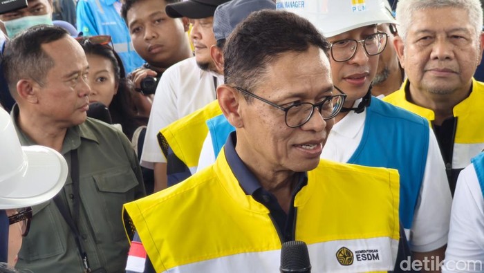Wamen ESDM Yuliot Tanjung, saat berkunjung ke Rest Area 379A Batang, Kecamatan Gringsing, Rabu (18/3/2026).