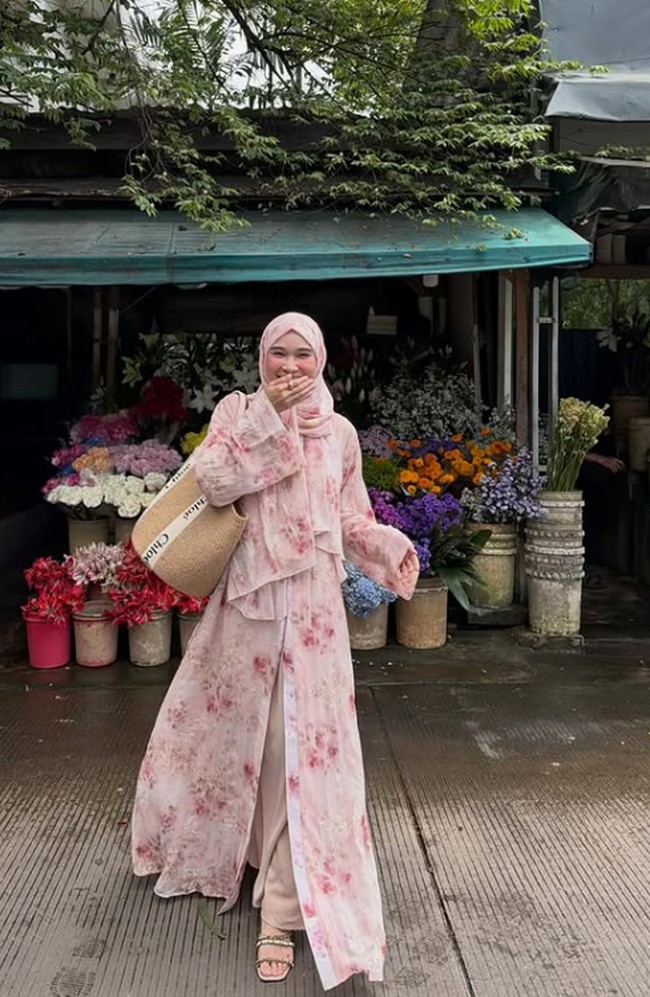 Padu padan abaya feminin ala Astri