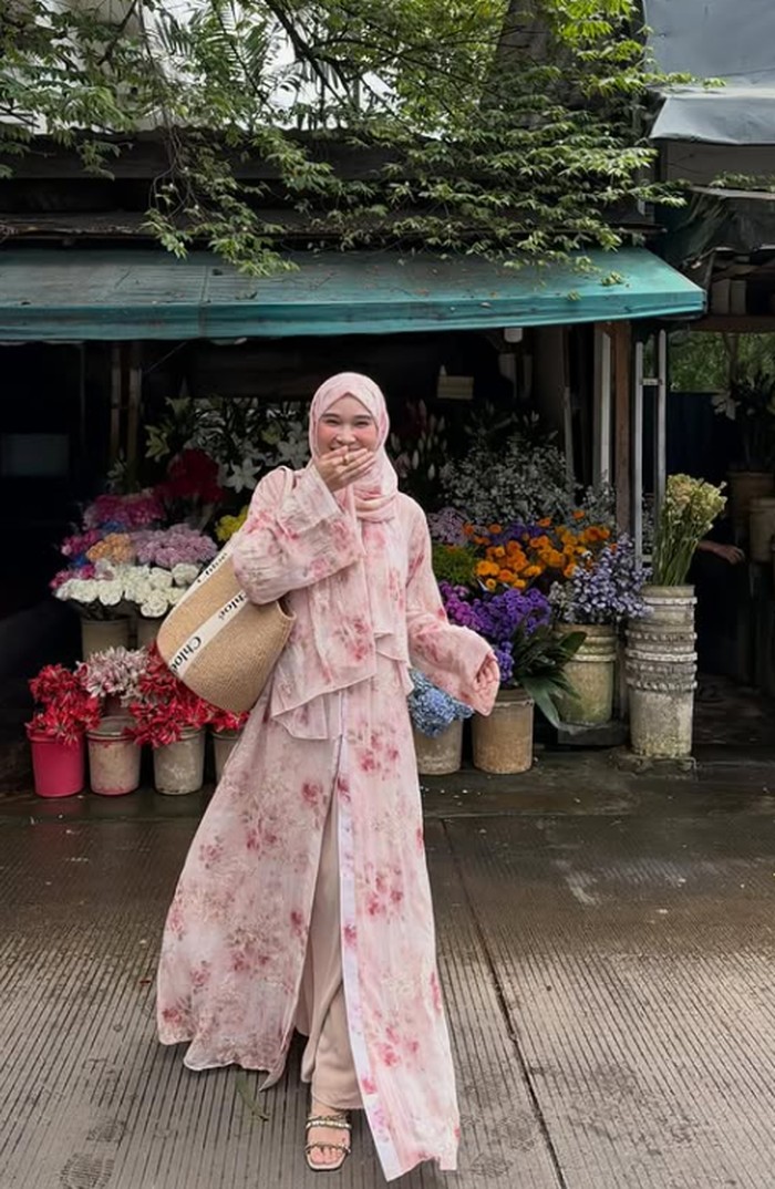Padu padan abaya feminin ala Astri