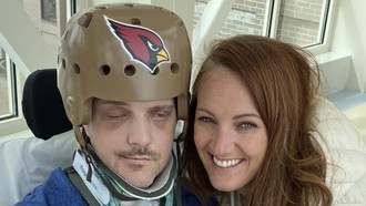 Istri Urus Suami yang Lumpuh Bareng Kekasih Baru, Tuai Pro Kontra