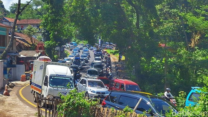 Arus mudik di Jalur Nagreg.