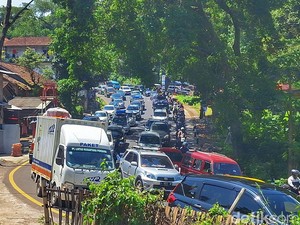 Video: Puncak Arus Balik di Jalur Nagreg, Lalin Padat Sore Ini