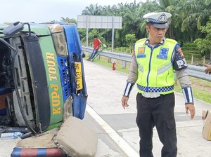 Bus KUPJ Terguling di Tol Tebing Tinggi-Indrapura, Penumpang Luka-luka