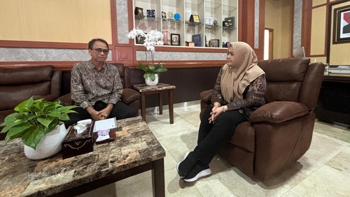 Direktur Utama PT GNE, Yuyud Indrayudi, saat bersama Wagub NTB, Indah Dhamayanti Putri. (Dok. Pemprov NTB)