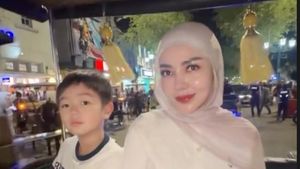 8 Momen Artis Mudik Lebaran 2026, Bella Shofie Pakai Sheet Mask di Mobil