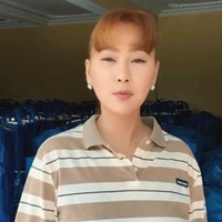 Inul Daratista kembali ke Surabaya saat mudik Lebaran. Inul pun melakukan aksi bagi-bagi 1.500 sembako ke warga sekitar rumahnya di kampung halaman. Foto: Dok. Instagram