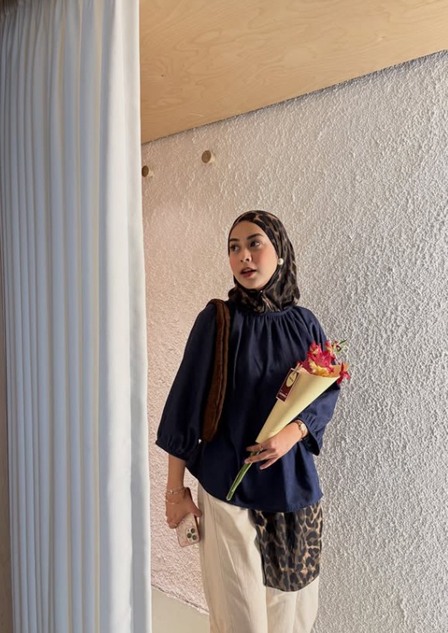 Gaya simpel dan chic ala Dianty Annisa