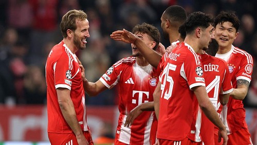 MUNICH, GERMANY - MARCH 18: Harry Kane of Bayern Muenchen celebrates as he scores the goal 3:0 with Tom Bischof of Bayern Muenchen  during the UEFA Champions League 2025/26 Round of 16 Second Leg match between FC Bayern München and Atalanta BC at Football Arena Munich on March 18, 2026 in Munich, Germany. (Photo by Stefan Matzke - sampics/Getty Images)