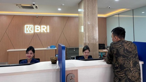 Layanan perbankan BRI kepada nasabah di salah satu bank beberapa waktu lalu.
