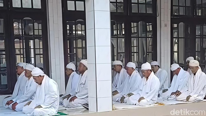 Jemaah Asy-Syahadatain melaksanakan Salat Idulfitri, Kamis (19/3/2026) pagi.