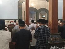 Jemaah Ponpes Al Khoiriyah Tulungagung Salat Idul Fitri Hari Ini