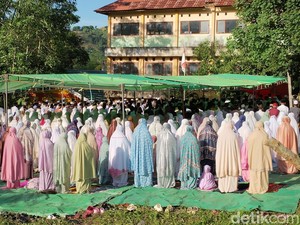 Lebaran Lebih Cepat di Bima, Jemaah Naqsabandiyah Salat Id Hari Ini