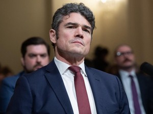 FBI Selidiki Bos Kontraterorisme yang Mengundurkan Diri Karena Perang Iran