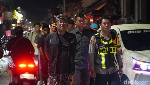 Kapolres Gianyar AKBP Chandra Kesuma dan jajaran sedang berpatroli saat malam pengerupukan di Ubud, Rabu (18/3/2026).