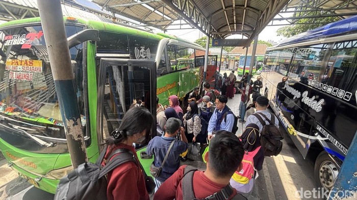 Kepadatan Terminal Purabaya mendekati Hari Raya Idul Fitri