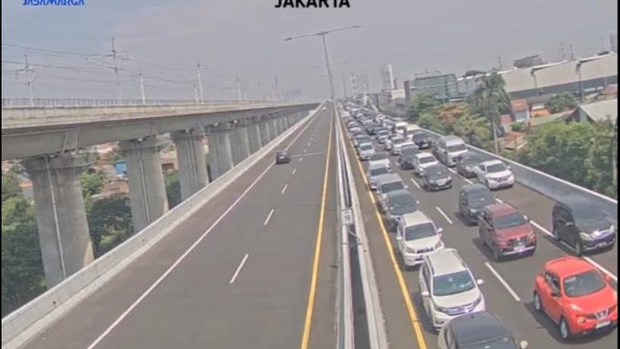 Kondisi lalu lintas Tol MBZ, Kamis (19/3/2026).