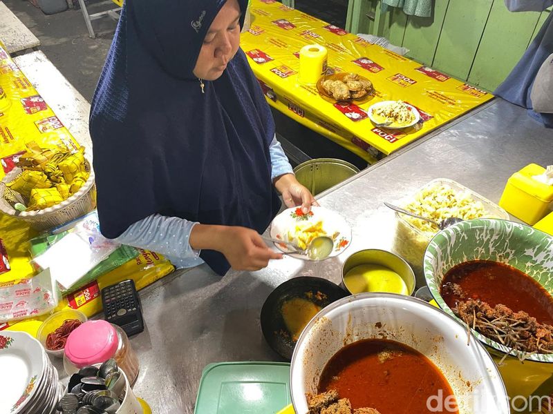 Kupat Glabed Pak Mukhali yang legendaris sejak 1950