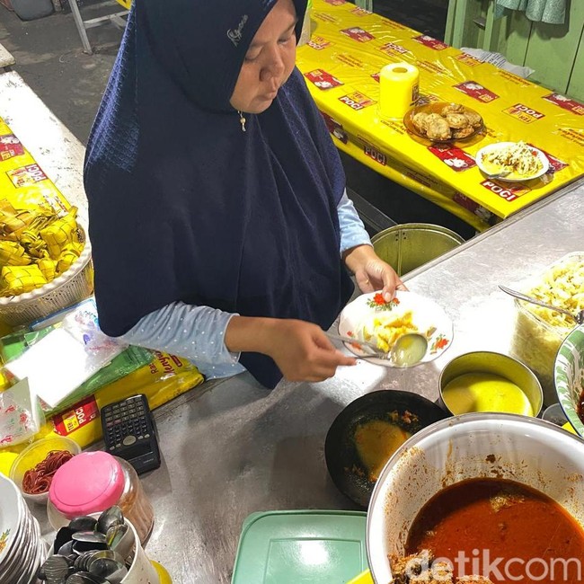 Sejak 1950! Ini Kupat Glabed Racikan Pak Makhali yang Melegenda