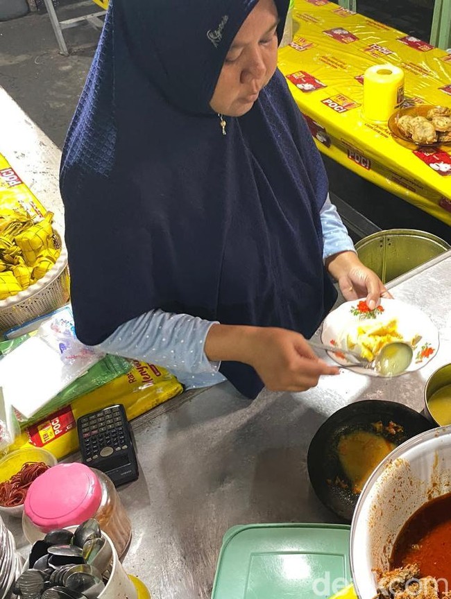 Sejak 1950! Ini Kupat Glabed Racikan Pak Makhali yang Melegenda