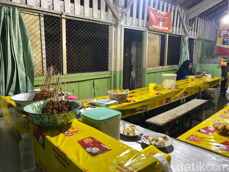Kupat Glabed Pak Mukhali yang legendaris sejak 1950