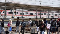 Layanan KRL menjangkau wilayah Jabodetabek hingga Merak dan Bandara Soekarno-Hatta untuk mendukung mobilitas masyarakat. Foto: ANTARA FOTO/Arif Firmansyah