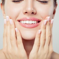 Tren Pearly Lips untuk Lebaran, Bikin Bibir Glowing Natural & Lebih Plumpy