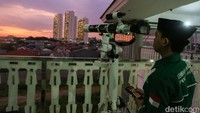 Hasil pemantauan menunjukkan hilal berada pada ketinggian sekitar 2 derajat di atas ufuk. 