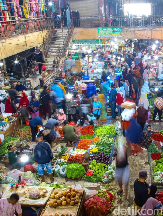 Meski Harga Naik, Warga Tetap Padati Pasar