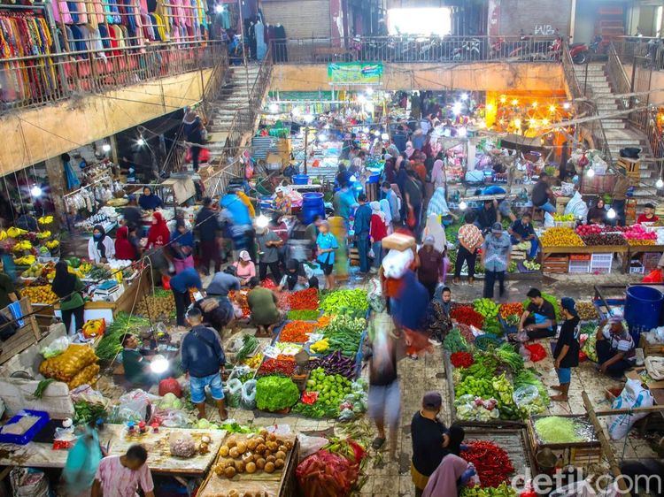 Meski Harga Naik, Warga Tetap Padati Pasar