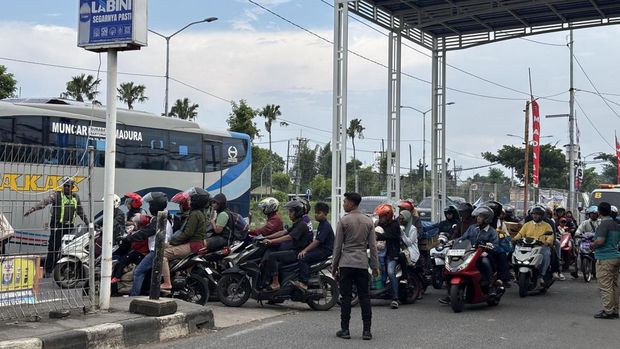 Mudik Ribuan pemotor di Jembatan Suramadu yang hendak mudik ke Madura
