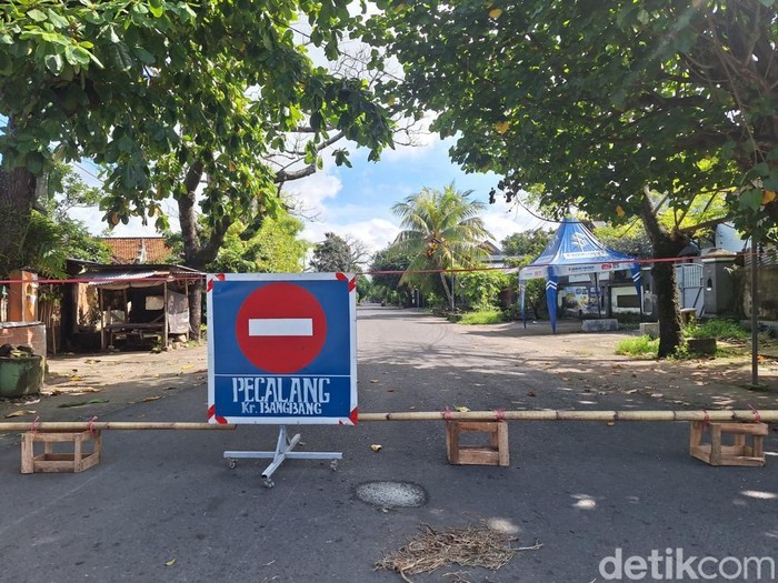 Suasana ruas Jalan di Lingkungan Karang Bangbang, Cakranegara, Kota Mataram, Kamis (19/3/2026).