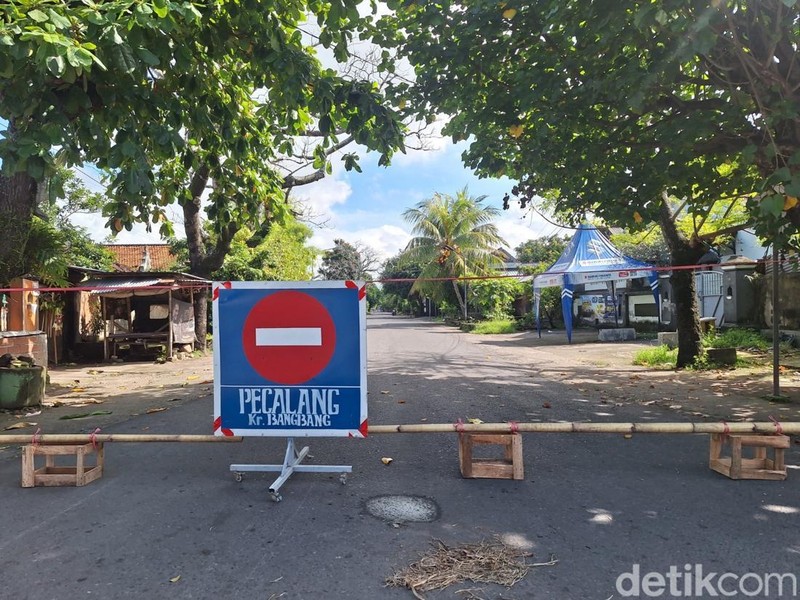 Suasana ruas Jalan di Lingkungan Karang Bangbang, Cakranegara, Kota Mataram, Kamis (19/3/2026).