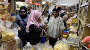 Suasana di Pasar Kosambi Bandung H-2 Lebaran 2026